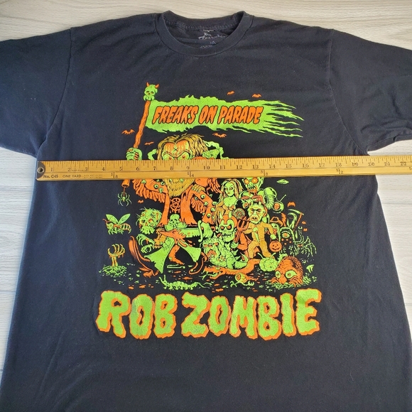 Rob Zombie Freaks on Parade Glow in Dark Concert Shirt sz Large - Picture 9 of 9